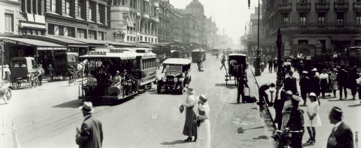 Melbourne’s Swanston street in 1914 – calm and confident